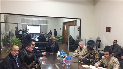 وزير قطاع الأعمال يتفقد مجمع مصر للغزل والنسيج وصباغي البيضا بكفر الدوار