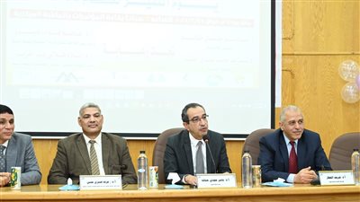 كلية الهندسة فى جامعة الفيوم تحتفل بيوم التميز 