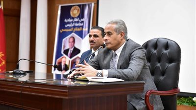 شحاتة يلتقي العاملين بمديرية عمل بورسعيد ويستمع لاستفساراتهم