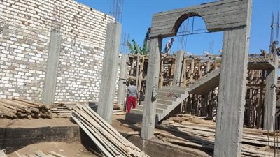 إيقاف أعمال بناء بدون ترخيص بقرية دندرة بقنا