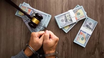 سقوط عامل بتهمة الإتجار في النقد الأجنبي في الوراق 