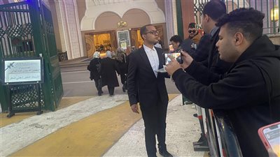 توافد جمهور ومحبي الدكتور هاني الناظر لتقديم العزاء بمسجد الشرطة.. صور