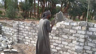 إزالة فورية لحالة بناء مخالف بقرية الشعانية بنجع حمادي 