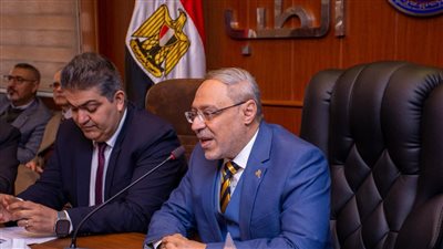 رئيس  جامعة طنطا  يكرم عدد من أعضاء هيئة التدريس  