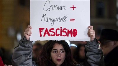 غضب شعبي بإيطاليا ضد وزير الداخلية الإيطالي بعد قمع مسيرة سلمية لفلسطين