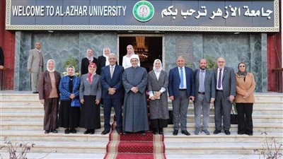 رئيس جامعة الأزهر يشيد بالجهود التعليمية والمجتمعية لكلية طب البنات بالقاهرة   