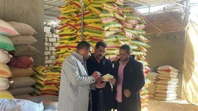 ضبط 279 طن أعلاف وفوسفات مجهولة المصدر بالبحيرة