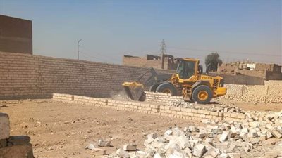 تنفيذ حالات إزالة فورية بقرية دندرة في قنا