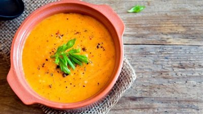 تعزز المناعة ومفيدة للنظر.. طريقة عمل شوربة الجزر بالزنجبيل والكريمة