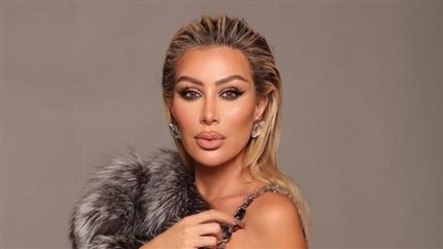 مايا دياب تستعرض أنوثتها بصيحة الليجن والزيبرا في أحدث ظهور