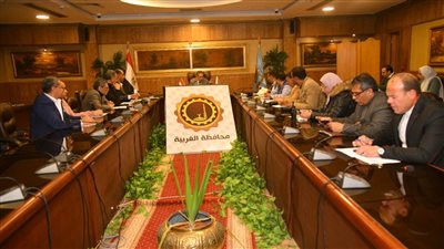 محافظ الغربية يوجه بتذليل معوقات مشروعات الخطة الاستثمارية بزفتى