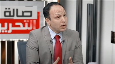 استشاري تغذية يحذر: شرب الماء خلال الفطار في رمضان كارثة (فيديو)