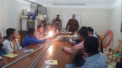 وزارة العمل تتابع تنفيذ برامج تدريبية مجانية لشباب أسوان