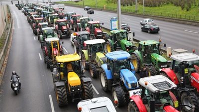 الجرارات تواجه الشرطة.. ثورة المزارعين الأوروبيين تضع القارة العجوز على صفيح ساخن