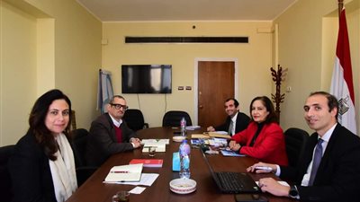 السفيرة نائلة جبر تلتقي المدير القطري لهيئة انقاذ الطفولة لبحث سبل حماية الأطفال