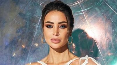 أنابيلا هلال تشعل 