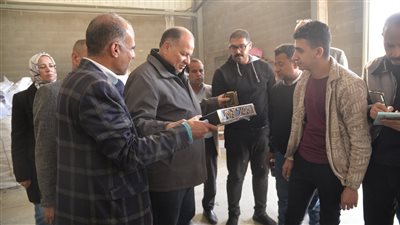 محافظ أسيوط يتفقد مصنعًا لإنتاج فوانيس رمضان بمجمع الصناعات بعرب العوامر