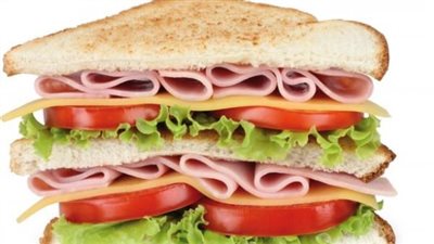 طريقة عمل كلوب ساندويش التيركي بالخضار