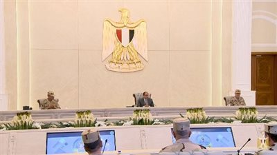 الرئيس السيسي يعرب عن اعتزازه بعطاء وتضحيات رجال القوات المسلحة بتنفيذ المهام 
