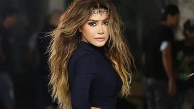 نوال الزغبي تستعرض جمال ملامحها بمكياج ترابي في أحدث ظهور