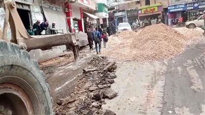 محافظ الغربية يتابع أعمال رصف وتطوير شارع الجمهورية بالسنطة