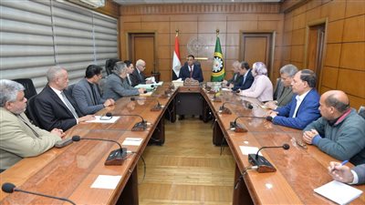 محافظ الدقهلية يتابع ملفات العمل الخدمية بالتعليم والصحة