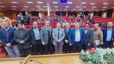 اللواء سمير فرج يحاضر لطلاب طب الأسنان عن تحديات الأمن القومي