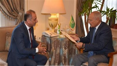  العكلوك يسلم أبو الغيط رسالة من الرئيس الفلسطيني تؤكد الموقف الثابت ورفض الإبادة الجماعية