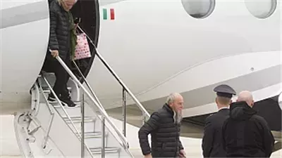 عائلة إيطالية تعود إلى روما بعد عامين من الأسر في مالي