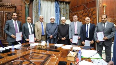 تطوير تعليم الوافدين يعقد حفل تخرج الدفعة الأولى من مدرسة الإمام الطيب