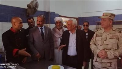 مدير تعليم دشنا ورئيس قطاع التأسيس العسكري  يتفقدا مدرسة دشنا العسكرية