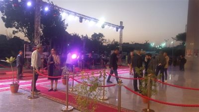 بدء مراسم استقبال الضيوف في مهرجان الإسماعيلية الدولي 