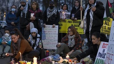 وقفة احتجاجية أمام سفارة إسرائيل بواشنطن تكريمًا لجندي أمريكي أحرق نفسه.. فيديو