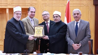 مجلس جامعة الأزهر يكرم الدكتور الحسيني جميل