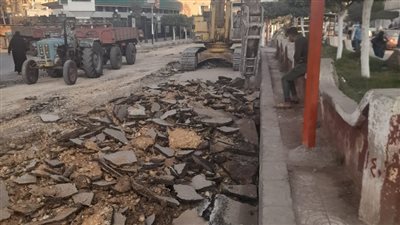 محافظ الغربية يتابع أعمال رصف شارع سكة طنطا بزفتى