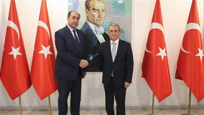 السفير حسام زكي يشيد بلقائه مع خارجية تركيا لبحث الأوضاع الإقليمية