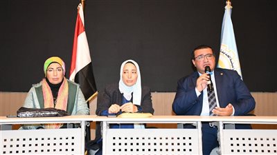 لقاء حواري مع طلاب الفرقة الأولى بصيدلة الإسماعيلية