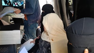 35 خدمة وإصدار 16 رخصة قدمتها سيارة المركز التكنولوجى المتنقل في كفر الشيخ