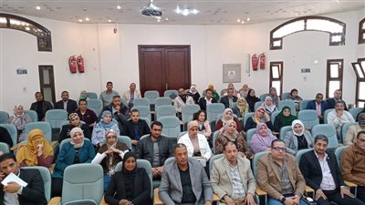 وكيل تعليم البحر الأحمر يلتقى حملة الماجستير والدكتوراه