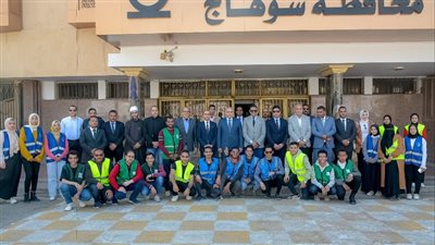 محافظ سوهاج يستقبل قافلة صندوق 