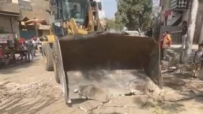 رفع الإشغالات وإزالة المطبات العشوائية بمدينة سنورس في الفيوم 