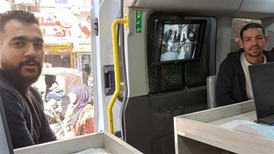 نائب محافظ القاهرة تتابع خدمات المركز التكنولوجي المتنقل لاستخراج تراخيص المحال بالمعادي