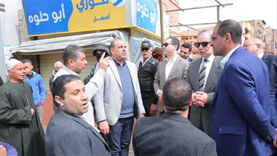 محافظ كفر الشيخ يقود حملة لإزالة الإشغالات ويتابع مستوي المرافق والخدمات 