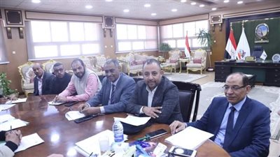 رئيس جامعة جنوب الوادى يبحث مشاكل المستشفيات الجامعية 