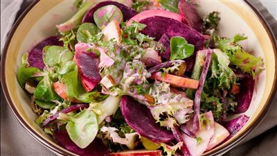 في دقائق.. حضري سلطة البنجر السحرية وتمتعي بجسم مثالي