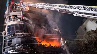 كانوا يتناولون الطعام مع أطفالهم.. مصرع 45 وإصابة العشرات في حريق ببنجلاديش