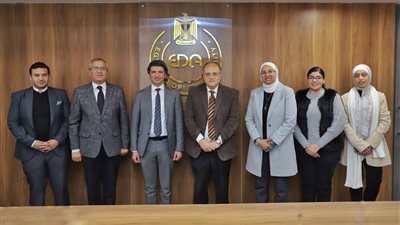 يبحث التبادل التجاري والاستثمار في القطاع الصحي