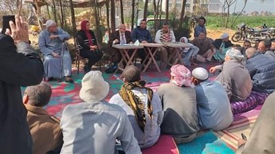 مدرسة حقلية إرشادية عن بنجر السكر لمزارعي الحسينية بالشرقية