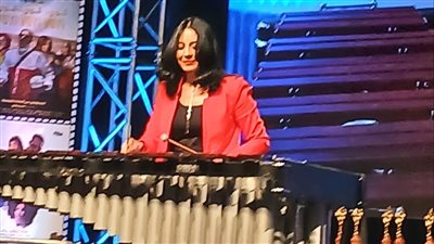 الجمهور يتفاعل مع نسمة عبد العزيز فى حفل ختام مهرجان المركز الكاثوليكى