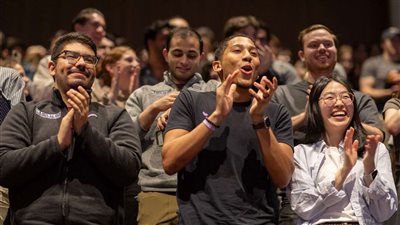 سيدة أمريكية تهدي كلية طب مليار دولار وتسدد مصروفات الطلاب لمدى الحياة